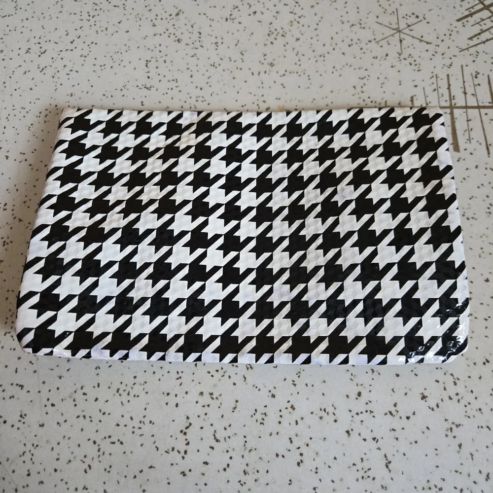 Ipsy Black and White Houndstooth Print Pouch with Pink Zipper